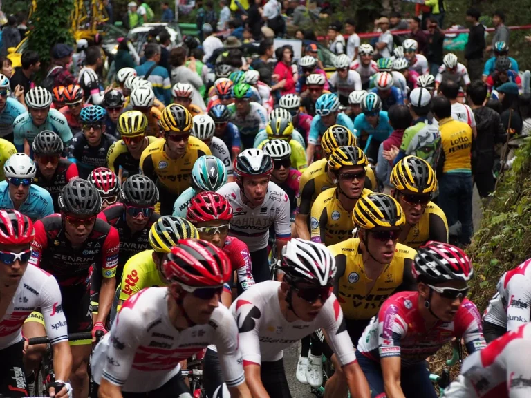 Peloton au départ de la Japan Cup 2019