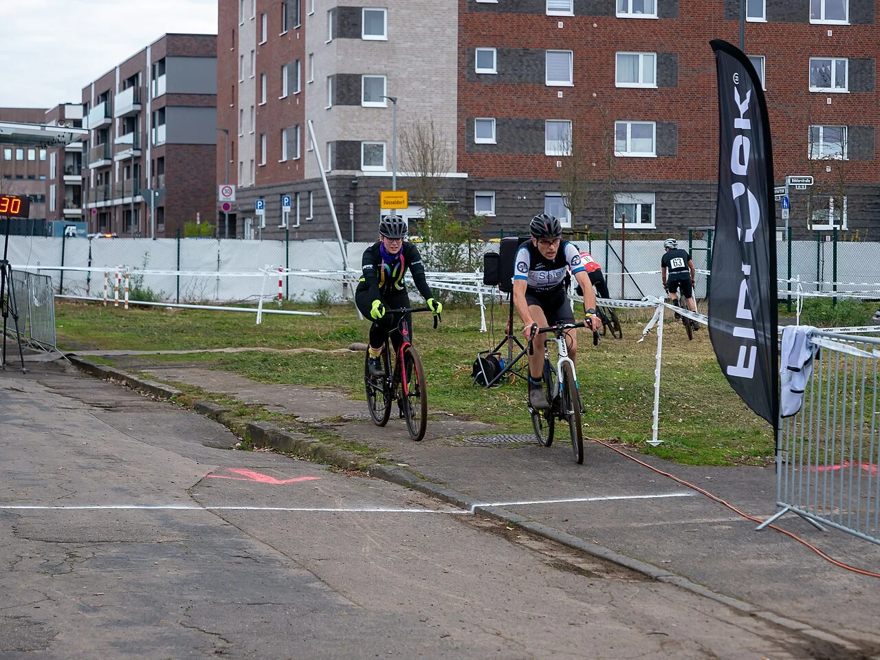 Coureurs dans une épreuve de cyclo-cross à Meerbusch en 2024