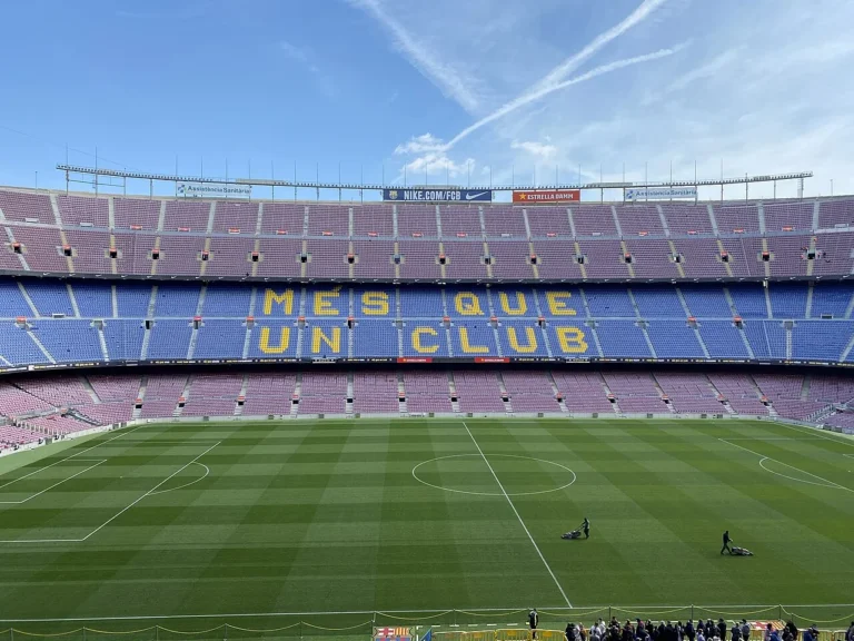 Tribunes et pelouse du Camp Nou