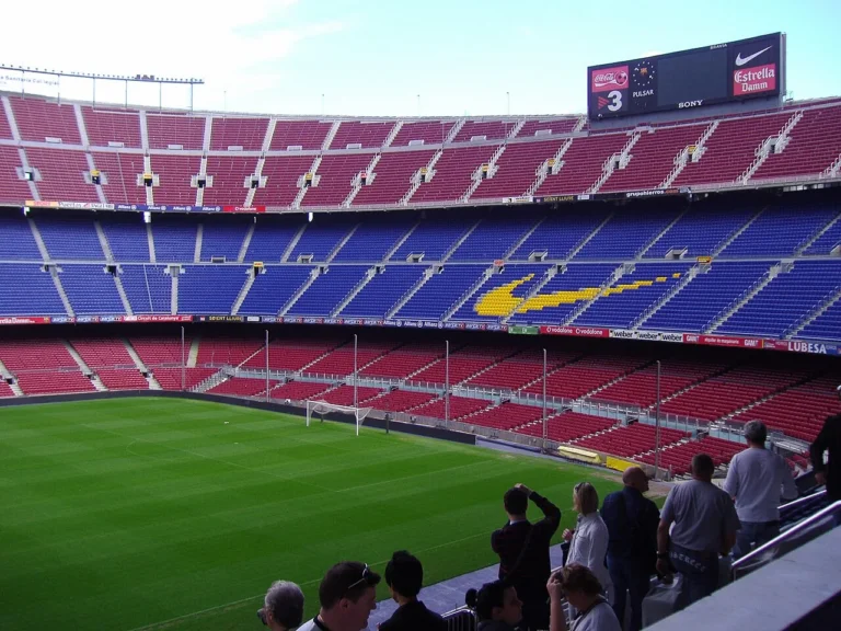 Pelouse et tribunes du Camp Nou avant sa rénovation