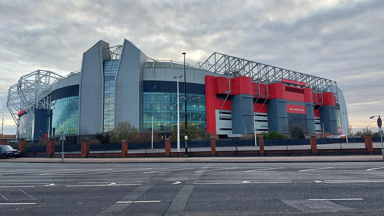 Façade d’Old Trafford photographiée en décembre 2023