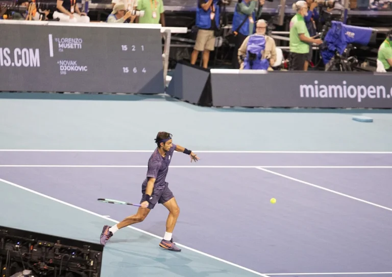 Lorenzo Musetti photographié au tournoi de Miami en 2025
