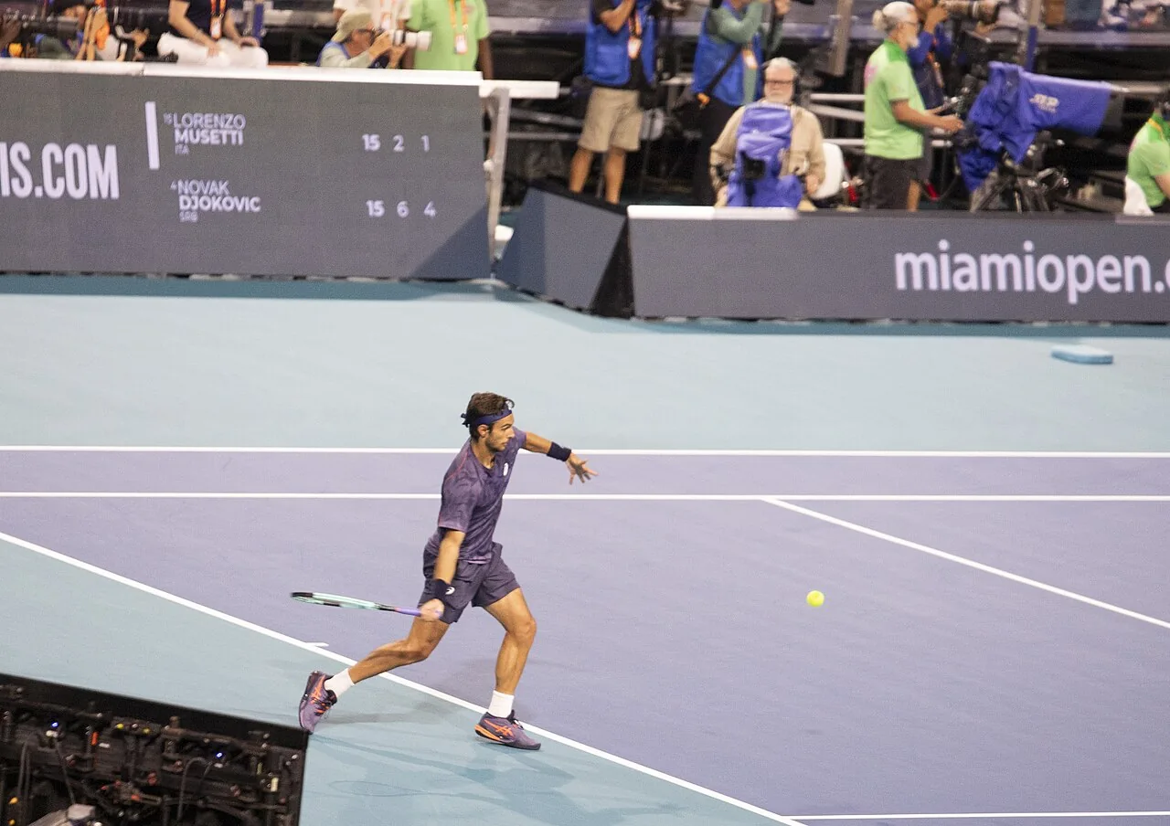 Lorenzo Musetti photographié au tournoi de Miami en 2025