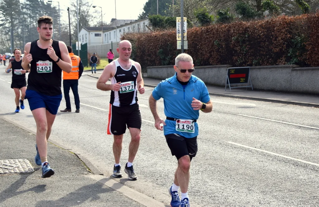 Peloton de coureurs au semi-marathon d’Omagh