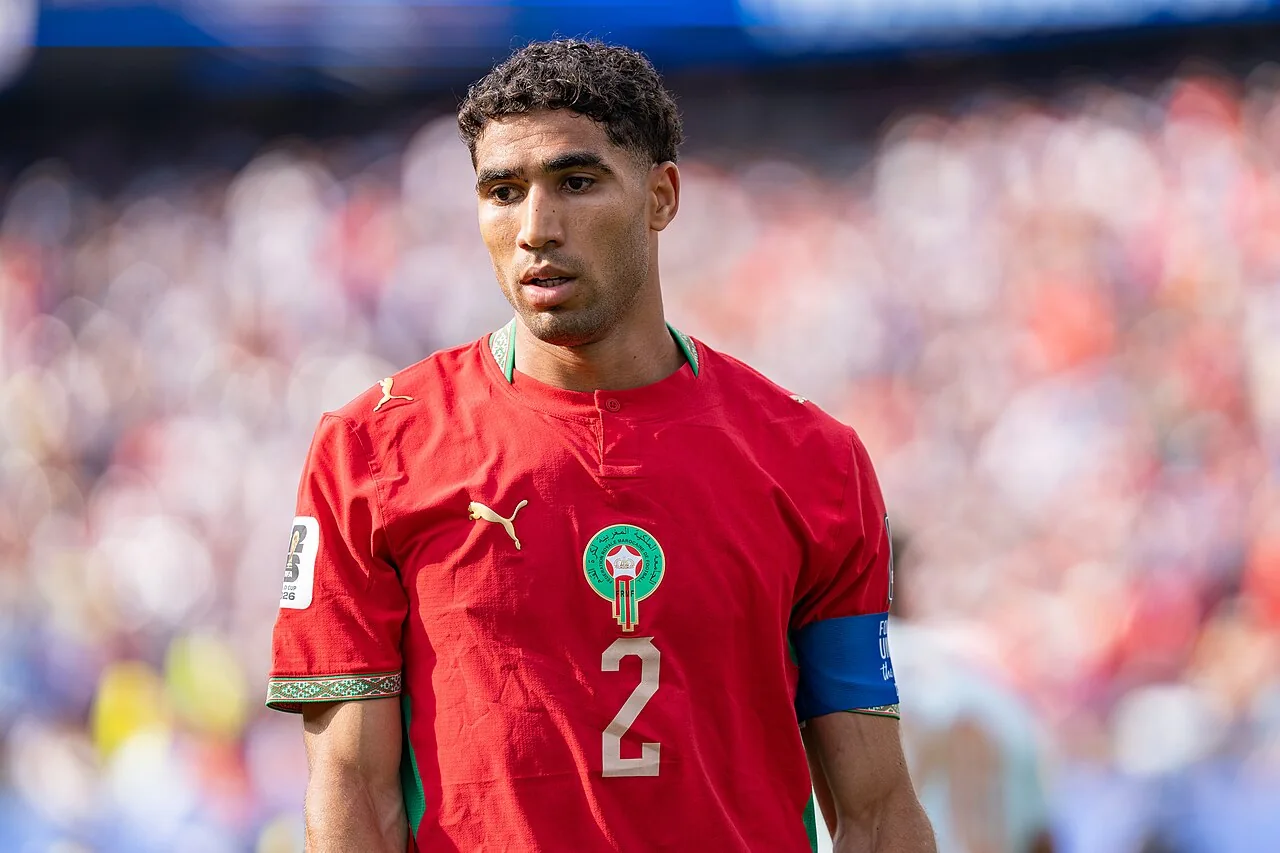 Achraf Hakimi photographié en tenue de football